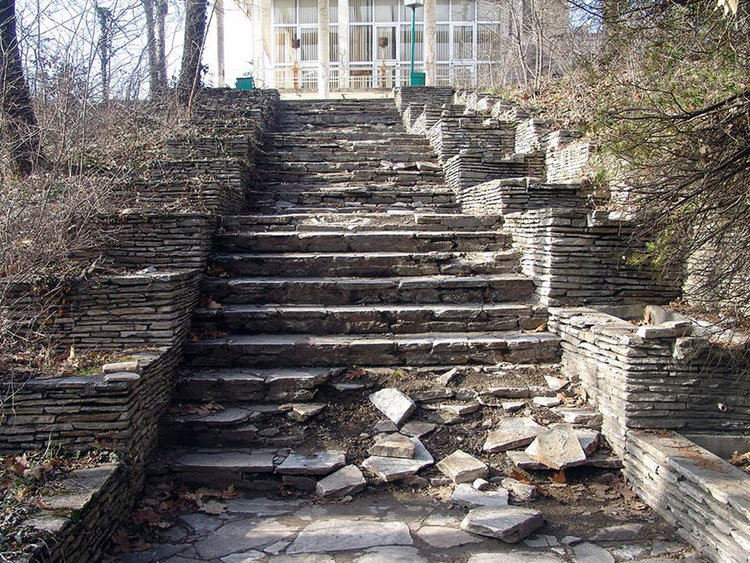 Ученици от Харманли спасяват Извора на Белоногата от разруха