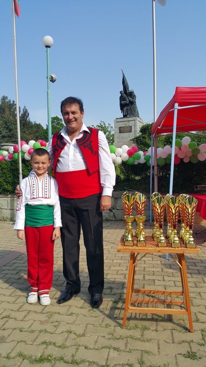 С момчето на дядо