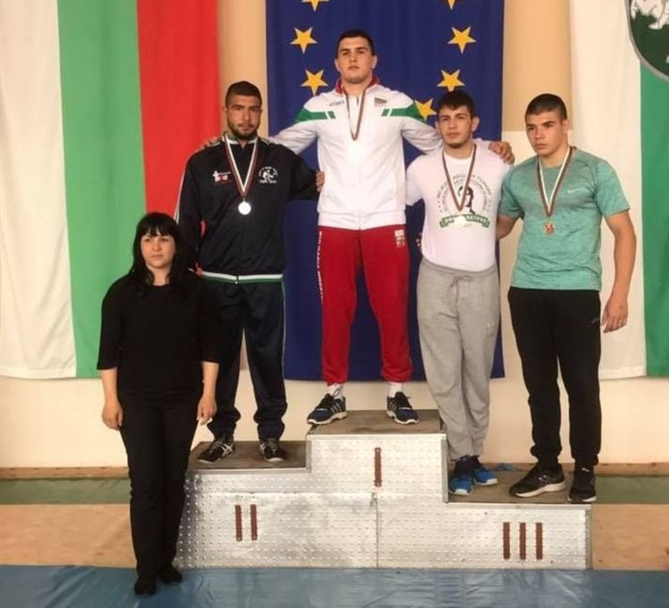 Нови медали за димитровградските борци от два турнира