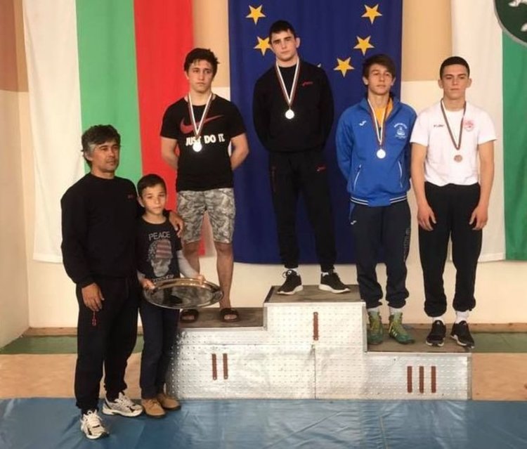 Нови медали за димитровградските борци от два турнира