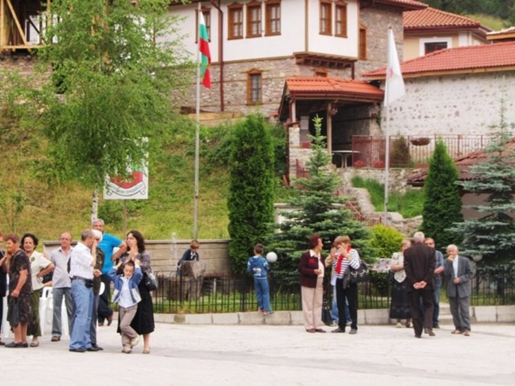 Англичани пускат безплатен ”Баби бус” в Родопите