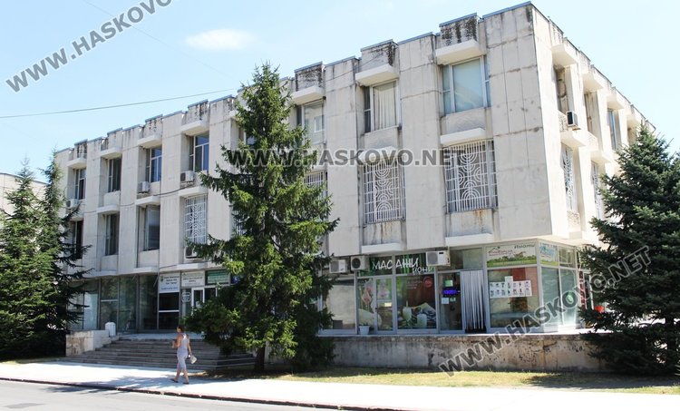 Лекар в хирургия и акушерка се набирират чрез  Бюрото по труда в Димитровград