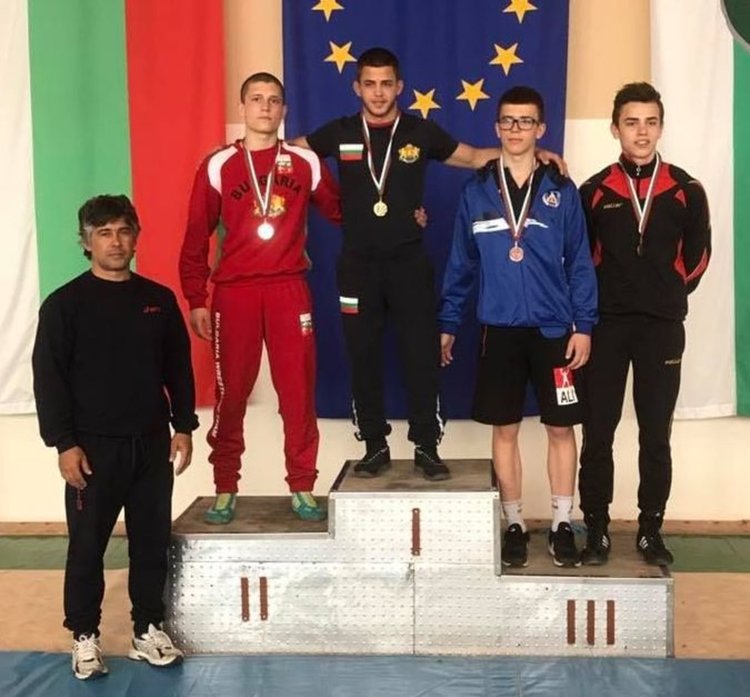 Поредни успехи завоюваха възпитаниците на Спортен клуб по борба - Димитровград