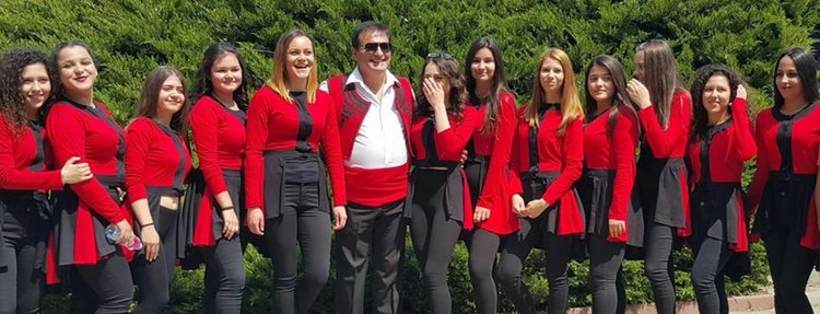 Момичетата от "Шарени ритми" с изява на надиграване и купа