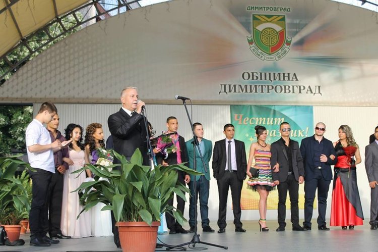 Випуск 2015 година на СУ "Васил Левски", снимка -архив