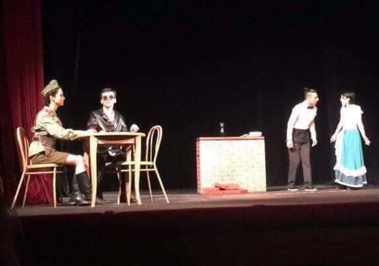 Езиковата с награда от франкофонски театрален фестивал,разсмива с „Ало,ало”