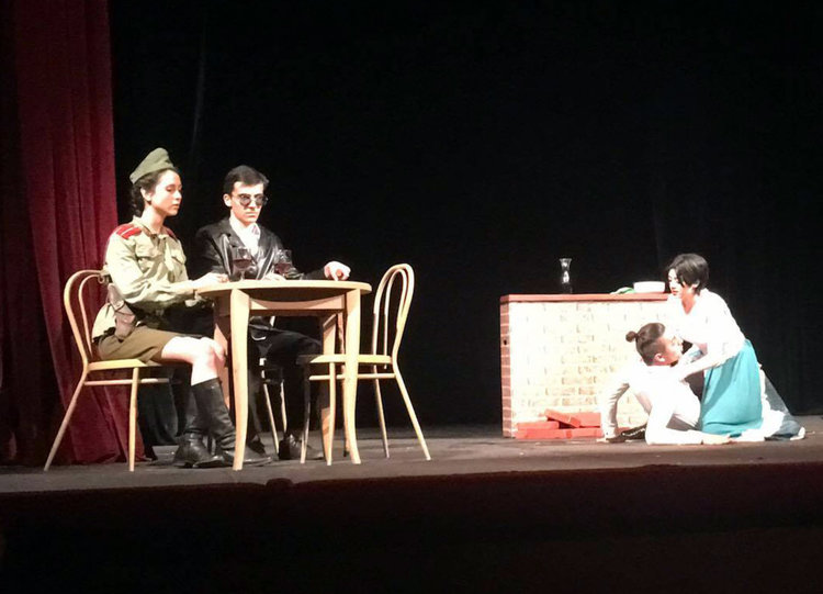 Езиковата с награда от франкофонски театрален фестивал,разсмива с „Ало,ало”