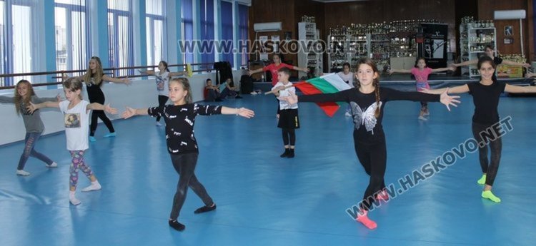 "Галаксико" заминава за участие в международен танцов фестивал