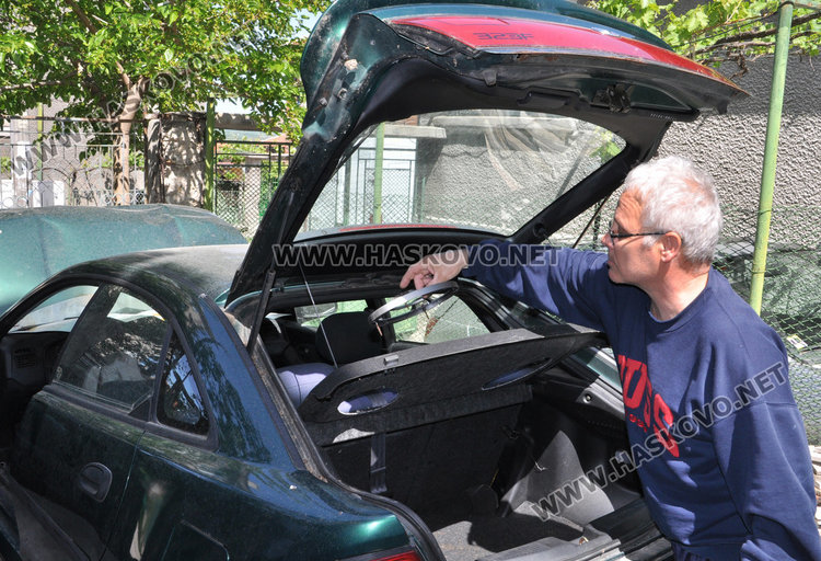 От двете скъпи тонколони е останала само едната лайсна