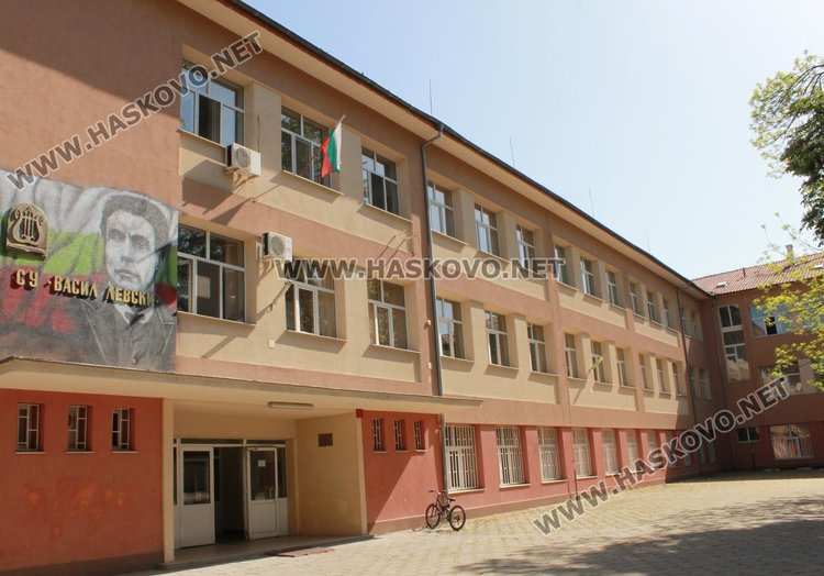 Абитуриентите от СУ "Васил Левски": Не искаме помощи за бала, ще празнуваме както ни харесва!