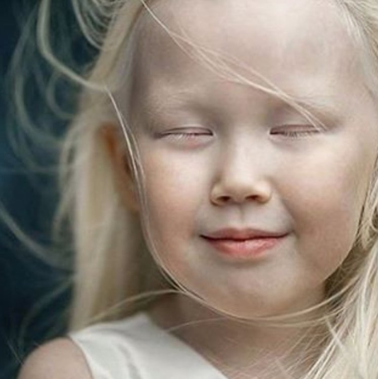 8-годишната Снежанка от Сибир изуми модните агенции с красотата си (Снимки)