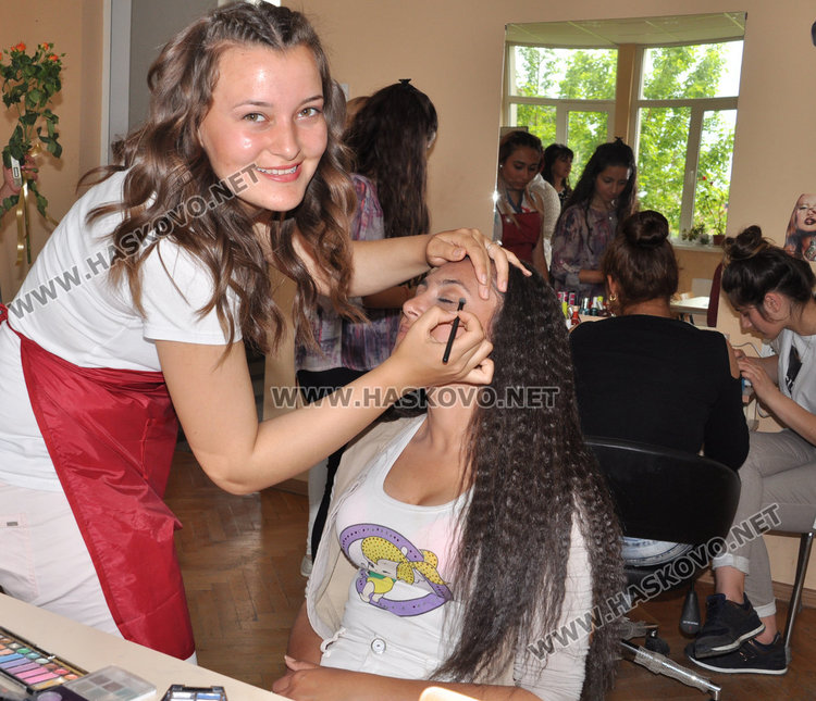 Блясък от главата до петите в Деня на отворените врати в ПГЛП „Райна Княгиня“