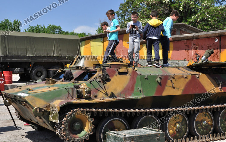 Вземат на мушка посетители в поделението в Хасково