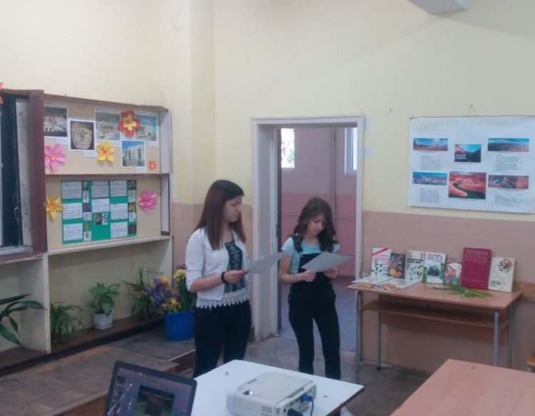 Каравеловци подредиха изложба от цветя и билки