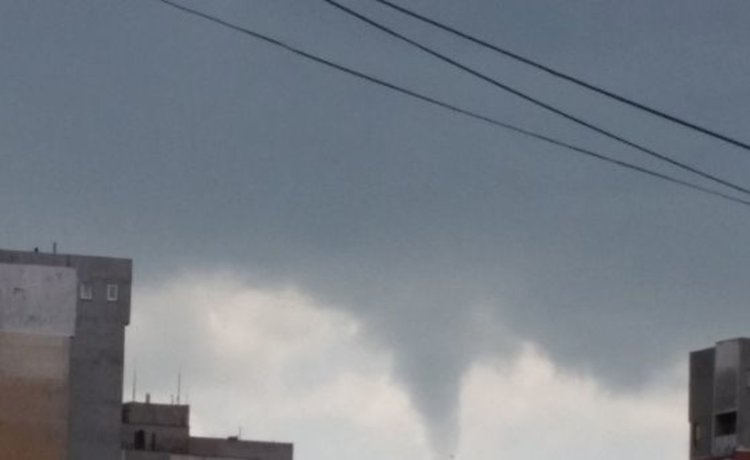 Смерч в Радомир, градушка и порои в цялата страна