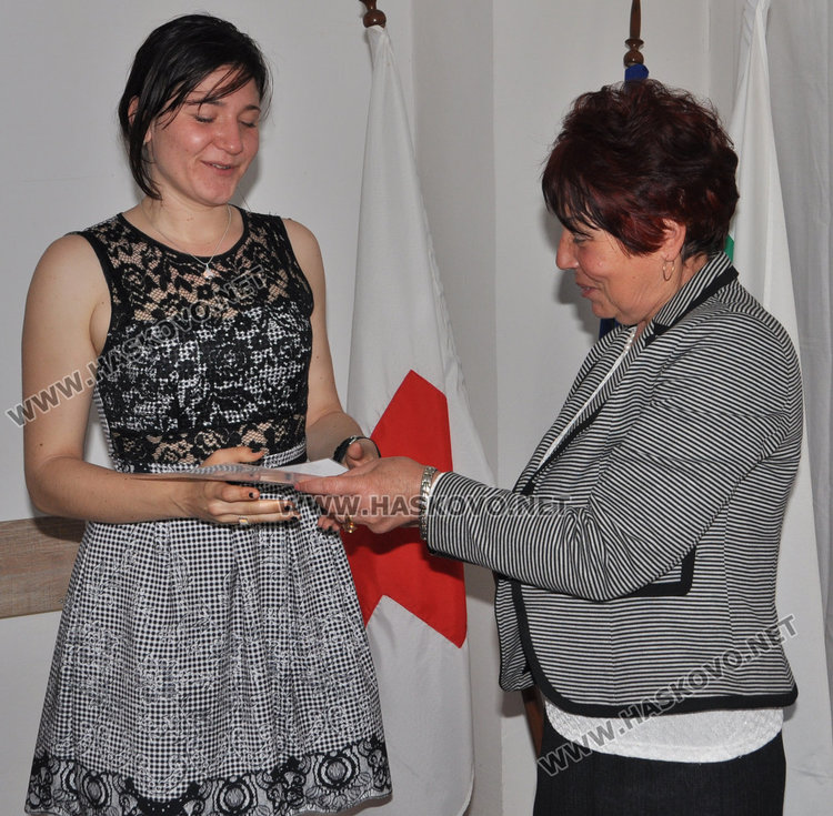 Елица Даскалова (вляво)