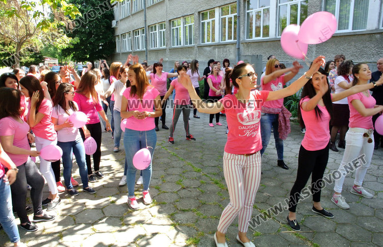 Студенти от Медицинския отбелязаха деня на акушерството с купон