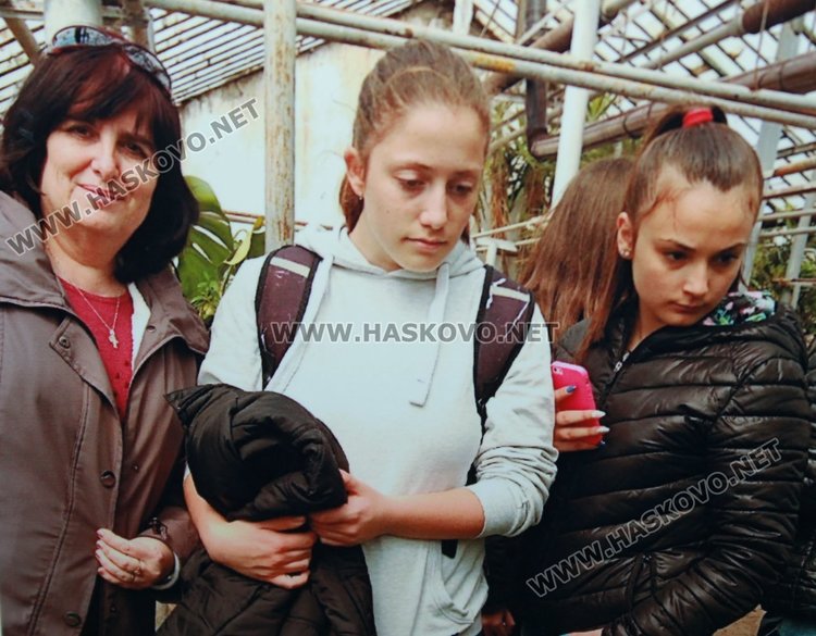 Каравеловци подредиха изложба от цветя и билки