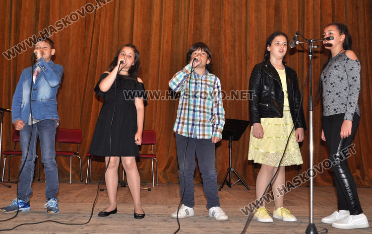 Над 120 таланти показаха музикални умения в „Заря”