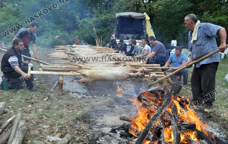 Въртят стотици чевермета край Широка поляна на Хъдърлез