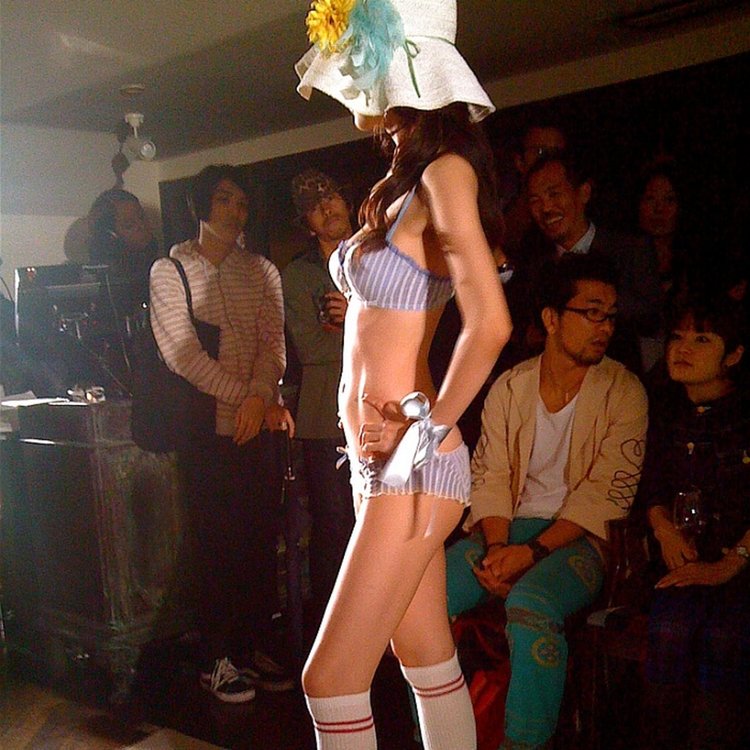 Франция забрани аноресични модели по подиумите