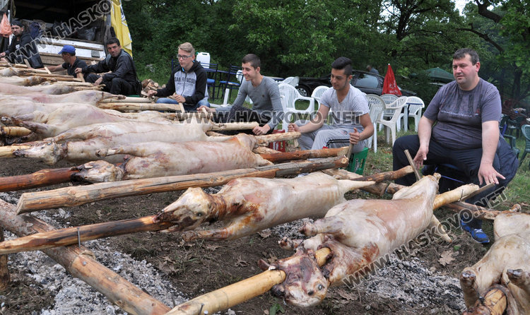 Въртят стотици чевермета край Широка поляна на Хъдърлез