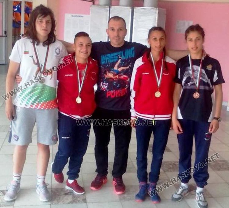 Весела, Петя, Стоян Чобанов, Димитринка и Силвия