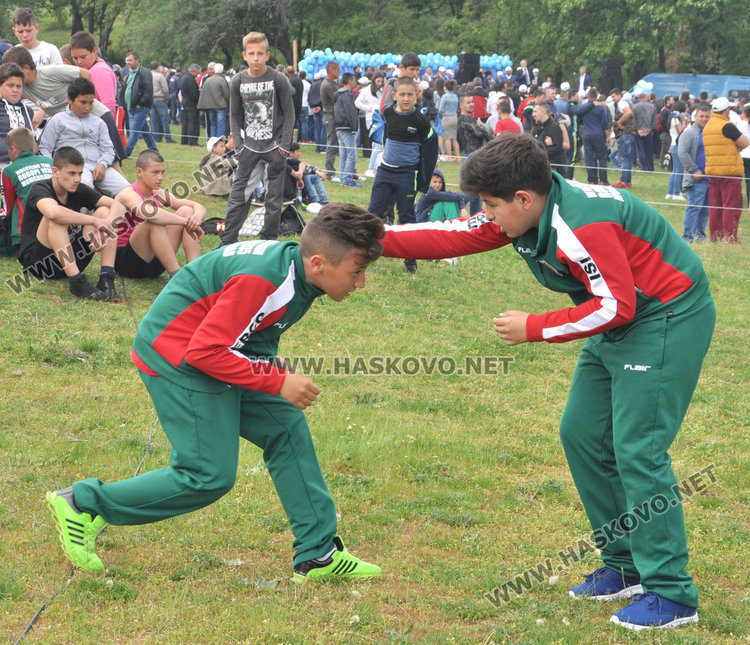 Хиляди мюсюлмани почетоха 33 г. от съпротивата срещу смяна на имената