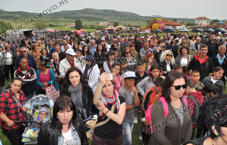 Хиляди мюсюлмани почетоха 33 г. от съпротивата срещу смяна на имената