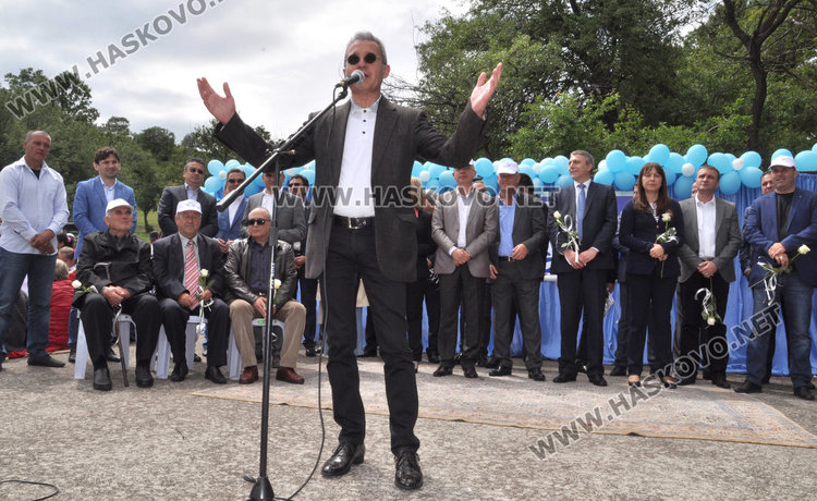 Хиляди мюсюлмани почетоха 33 г. от съпротивата срещу смяна на имената