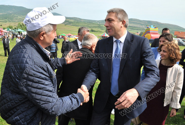 Хиляди мюсюлмани почетоха 33 г. от съпротивата срещу смяна на имената