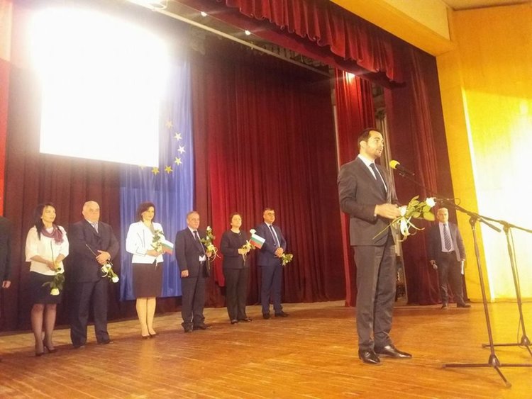 Списание "Родопи" обеляза 15 години, 131 абсолвенти получиха тържествено дипломите си 