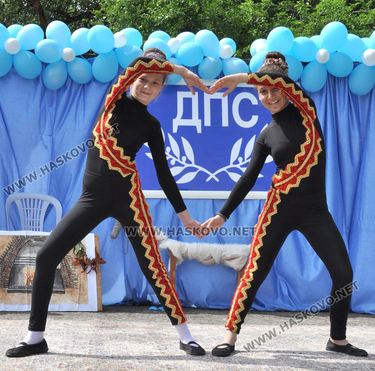 Хиляди мюсюлмани почетоха 33 г. от съпротивата срещу смяна на имената