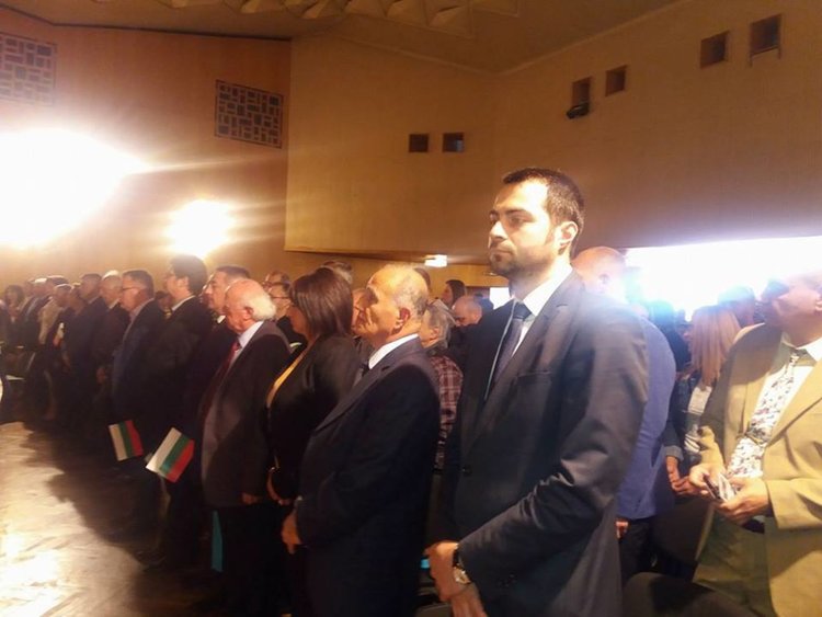 Списание "Родопи" обеляза 15 години, 131 абсолвенти получиха тържествено дипломите си 