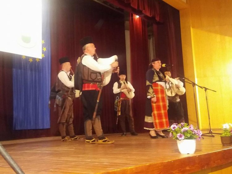 Списание "Родопи" обеляза 15 години, 131 абсолвенти получиха тържествено дипломите си 