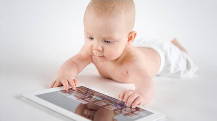 Децата, които играят с таблети и телефони, могат да имат забавяне в говора