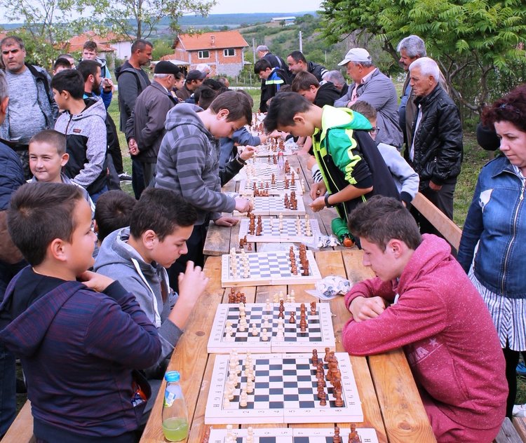 Олимпиец спечели теле от мазни борби, футболисти отнесоха коч