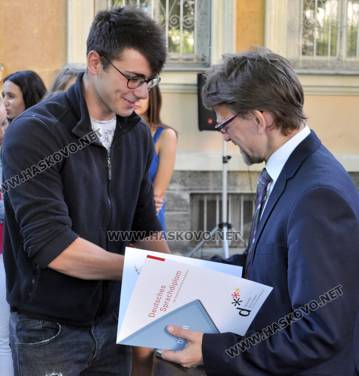 33-ма от Езиковата получиха немски дипломи и шанс да учат във ВУЗ