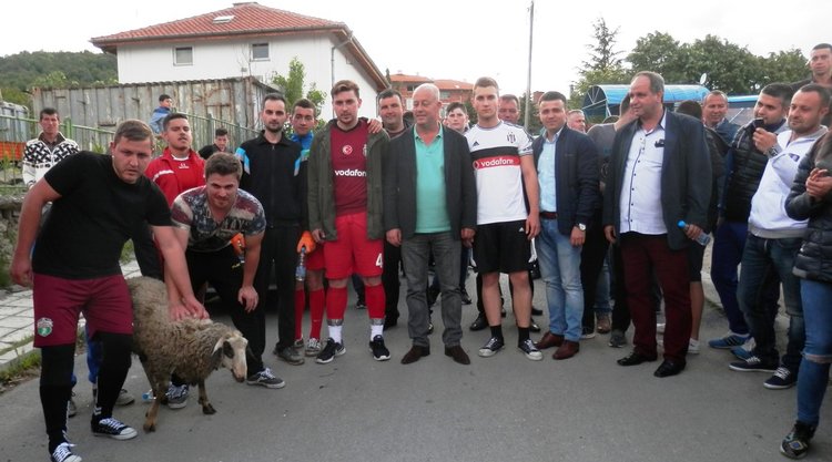 Олимпиец спечели теле от мазни борби, футболисти отнесоха коч