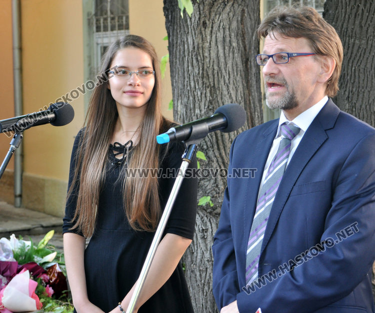 33-ма от Езиковата получиха немски дипломи и шанс да учат във ВУЗ