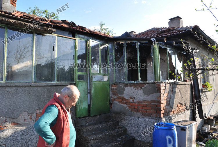 Грил запали къща в Болярово