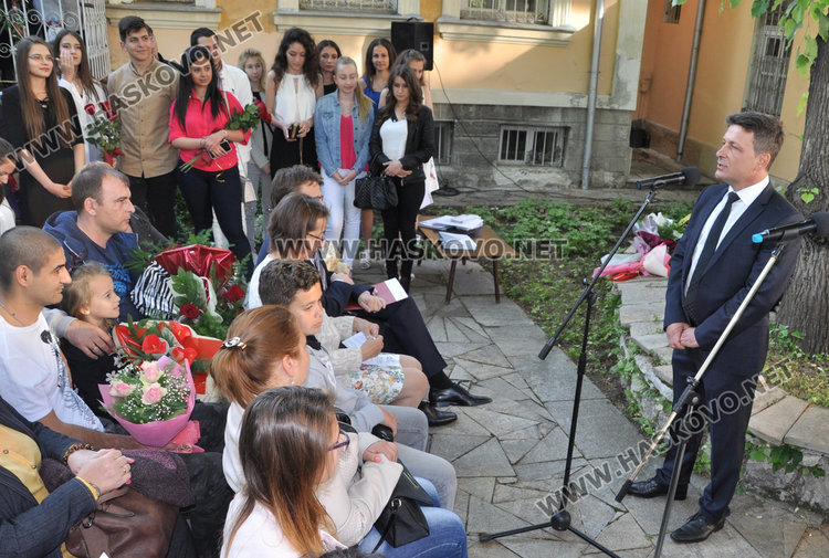 33-ма от Езиковата получиха немски дипломи и шанс да учат във ВУЗ