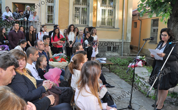 33-ма от Езиковата получиха немски дипломи и шанс да учат във ВУЗ