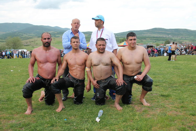 Олимпиец спечели теле от мазни борби, футболисти отнесоха коч