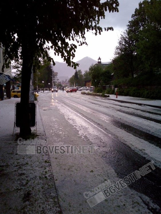 Страхотна гръмотевична буря с градушка наводни Смолян