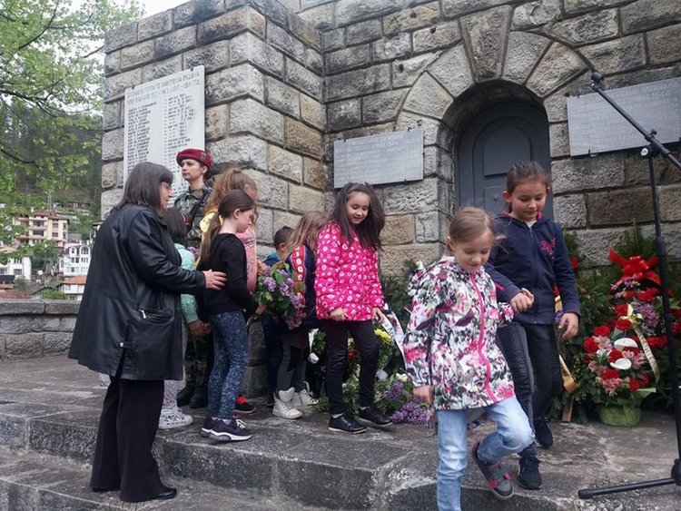 Смолянчани се поклониха пред паметта на загиналите във войните 