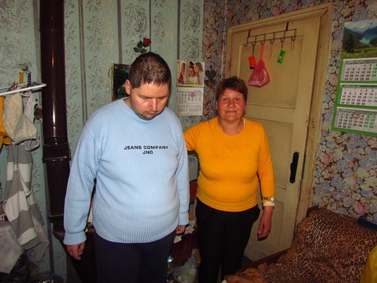 Зефира и синът и Неделин търсят помощ, за да оцелеят