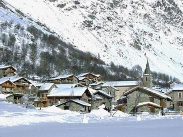 Трима загинаха след лавина във Френските Алпи