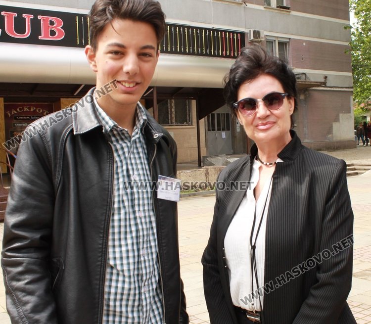  Кристиян Нейков е главен експерт "Хуманитарни дейности"