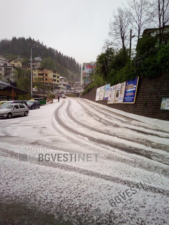 Страхотна гръмотевична буря с градушка наводни Смолян